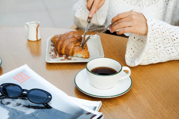 What's the Correct Way to Layer Serums for Maximum Effectiveness?