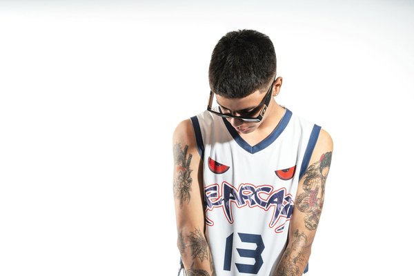 How to Accessorize a Cashmere Sweater for a Cozy Yet Elegant British Look?